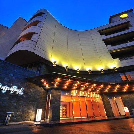 Senkeien Tsukioka Hotel Kaminoyama Eksteriør bilde