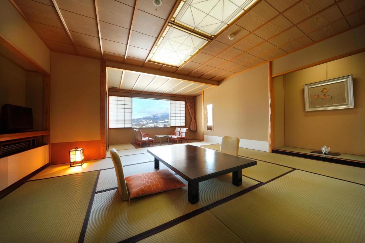 Senkeien Tsukioka Hotel Kaminoyama Eksteriør bilde